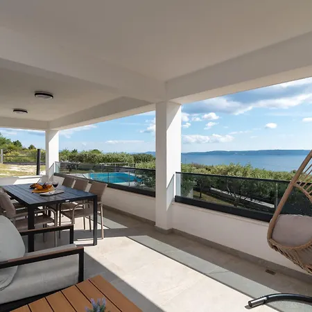 Ria With Heated Pool By Interhome *