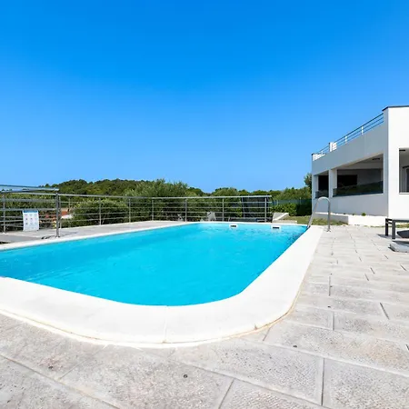 Vikendica Ria With Heated Pool By Interhome
