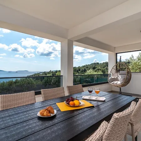 Hébergement de vacances Ria With Heated Pool By Interhome Trogir