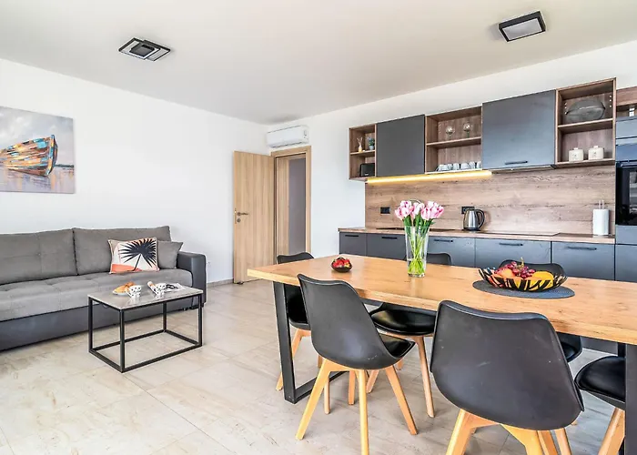 Ria With Heated Pool By Interhome Hébergement de vacances Trogir