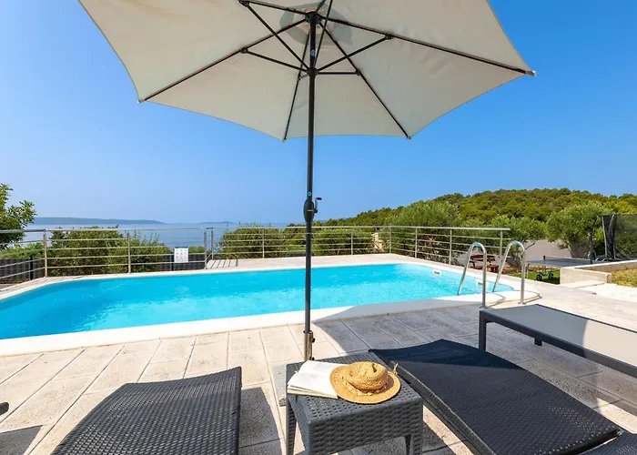 Hébergement de vacances Ria With Heated Pool By Interhome Trogir