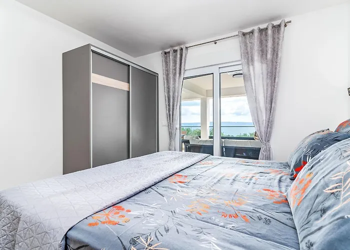 Ria With Heated Pool By Interhome 特罗吉尔