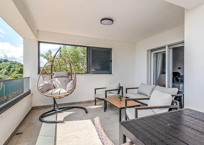 Ria With Heated Pool By Interhome *