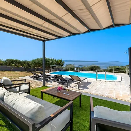 Prázdninový dům Ria With Heated Pool By Interhome Trogir
