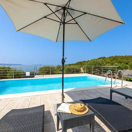 Prázdninový dům Ria With Heated Pool By Interhome Trogir