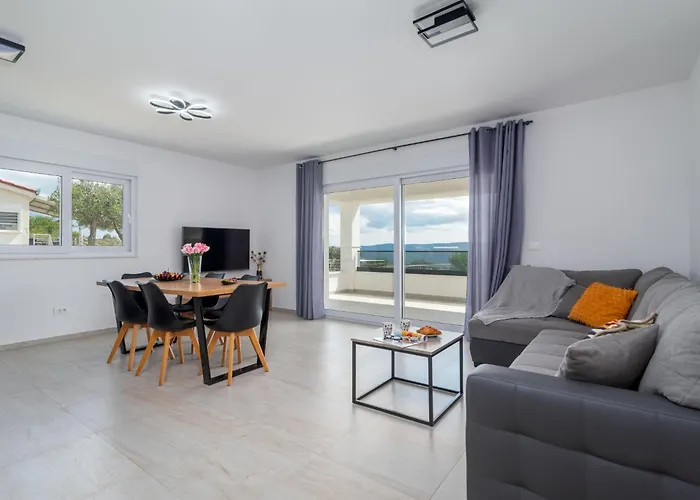 Ria With Heated Pool By Interhome *