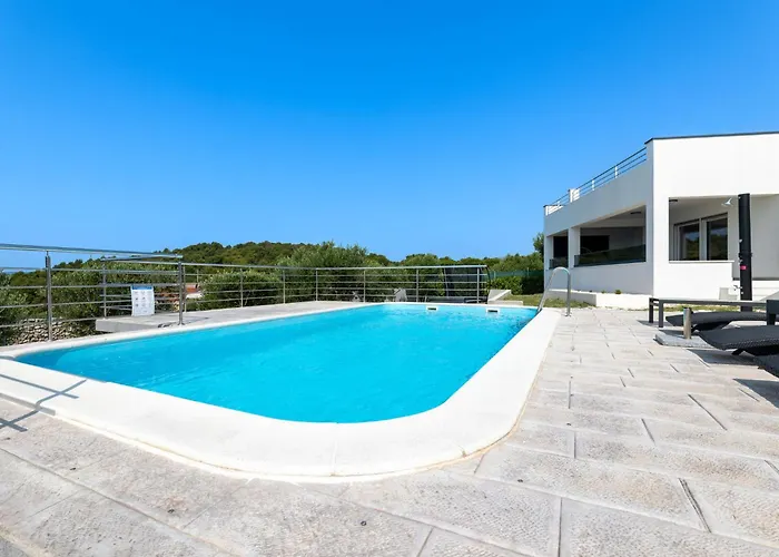 Holiday home Ria With Heated Pool By Interhome